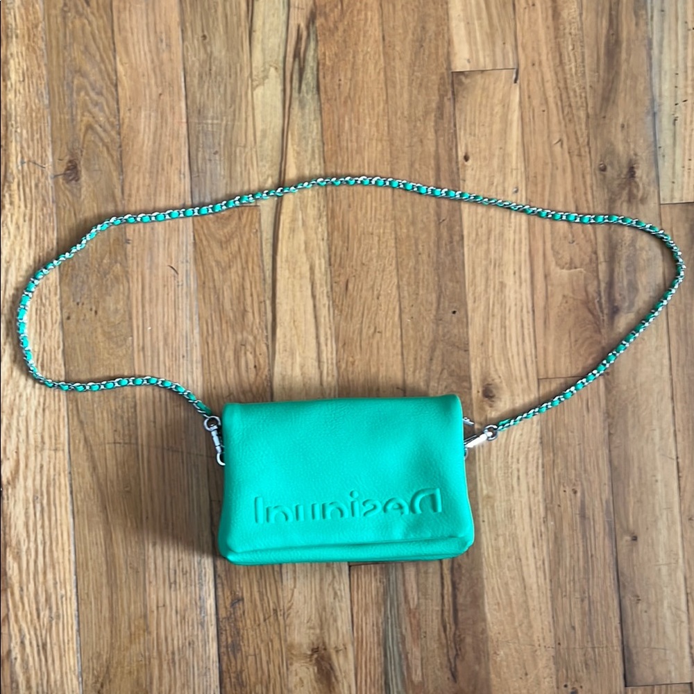 Desigual Green Crossbody Bag with Chain Strap and Flap Closure